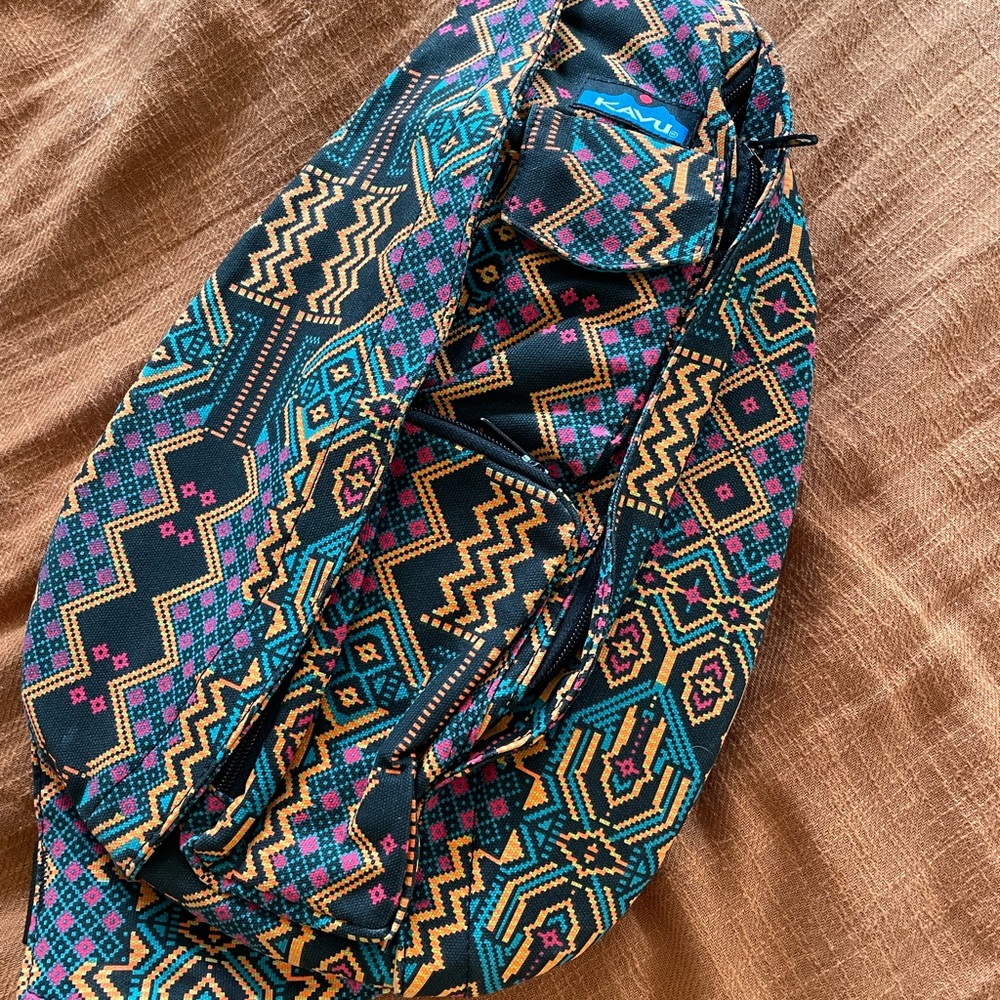 Kavu rope sling bag in print/color pixel palace.
